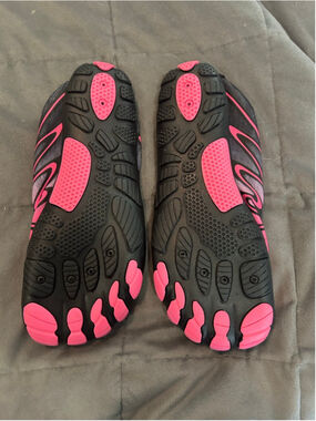 Women's Limberun Athletic Shoes, Size 7.5, Black and Pink